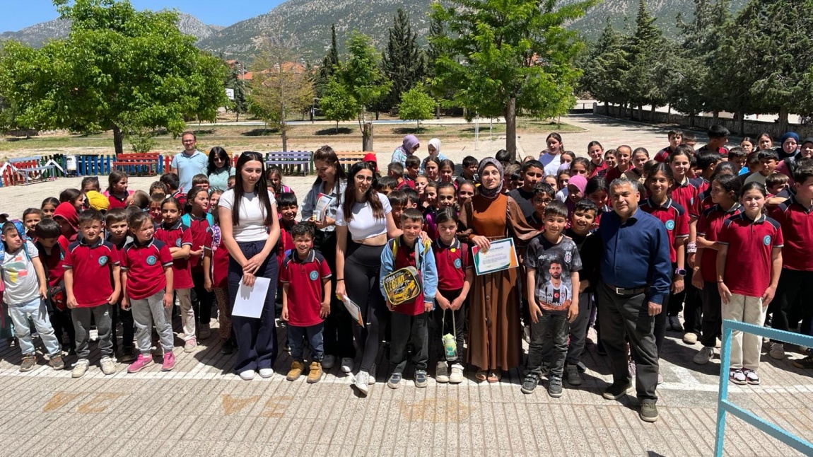 Okulumuz Bahçesi Renklendi